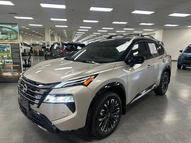 Used 2025 Nissan Rogue Platinum AWD/4WD image 3