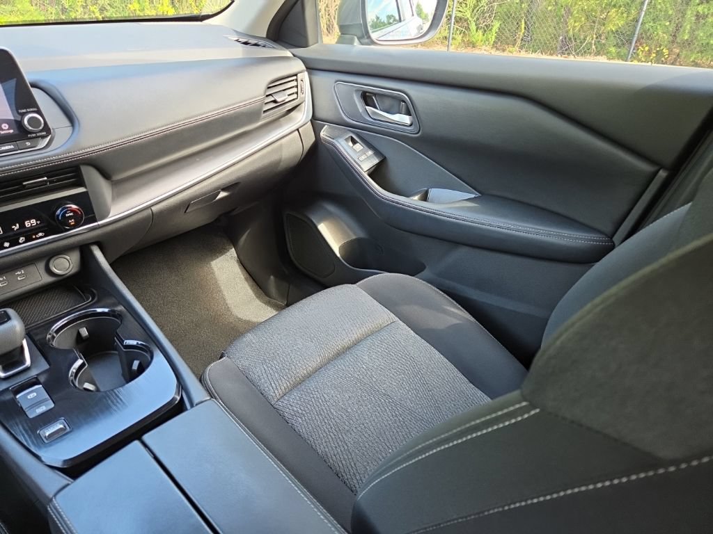 Certified 2025 Nissan Rogue SV FWD image 32