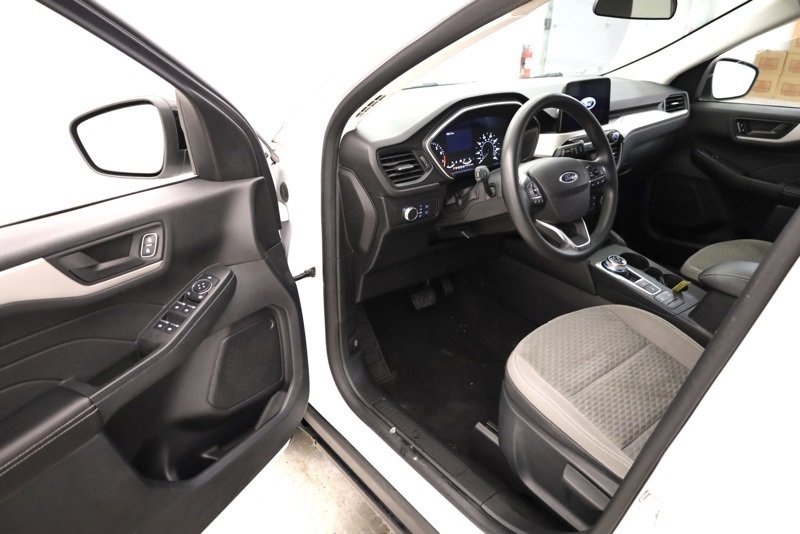 Used 2022 Ford Escape SE w/ SE Sport Appearance Package image 9