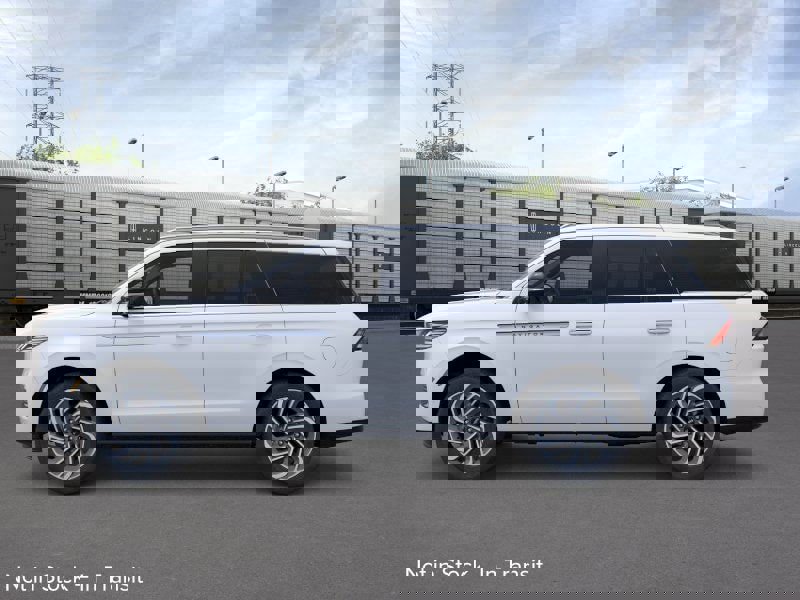 New 2026 Lincoln Navigator Reserve image 26