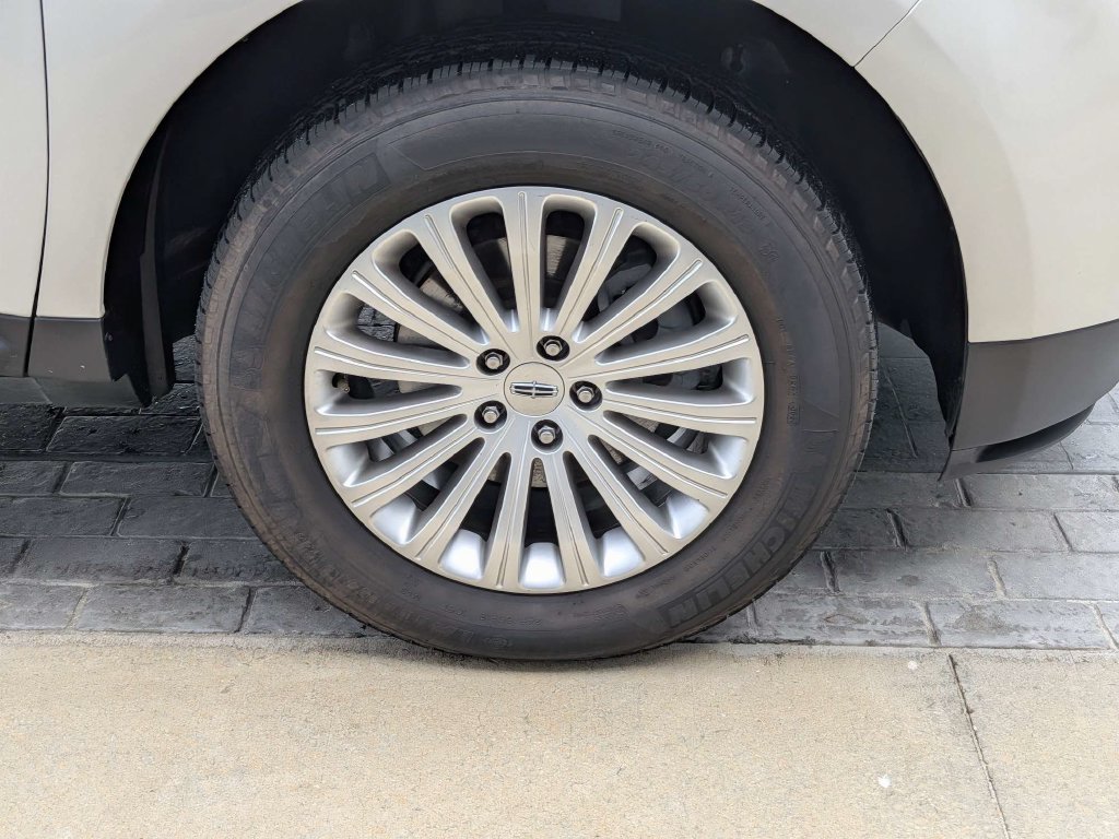 Used 2014 Lincoln MKX FWD w/ Walnut Swirl Wood Package image 10