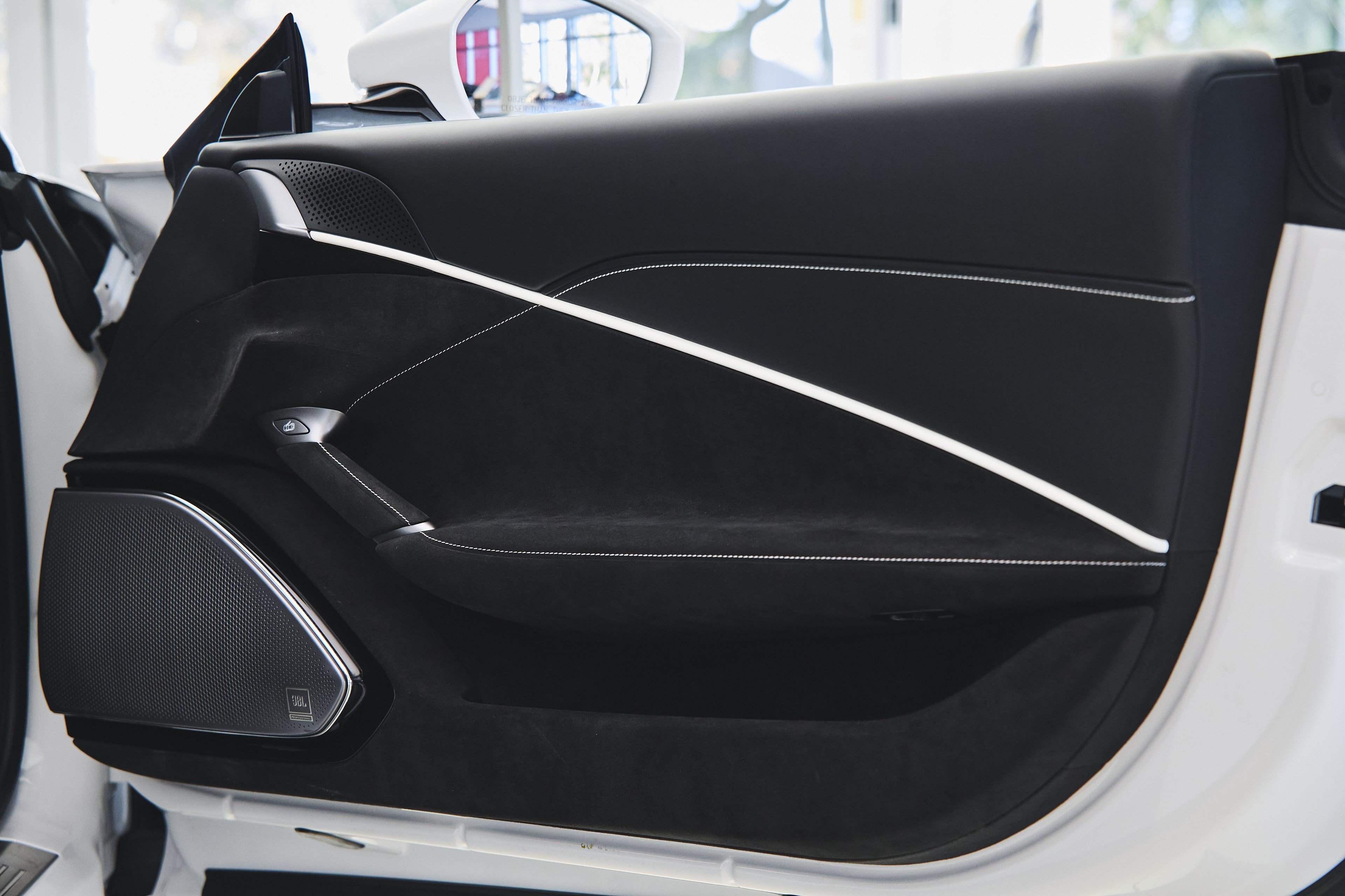 Used 2024 Ferrari Roma Spider RWD image 43