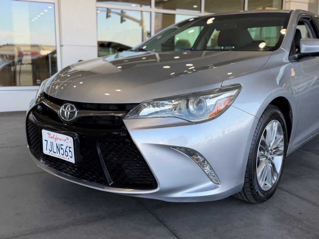 Used 2015 Toyota Camry SE FWD image 3
