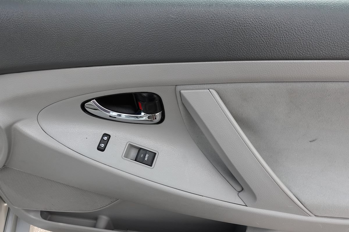 Used 2011 Toyota Camry LE FWD image 28
