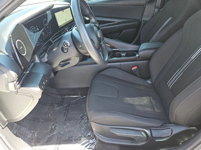 Used 2025 Hyundai Elantra SEL image 20