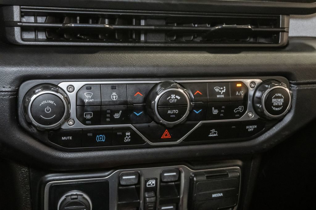 Used 2024 Jeep Wrangler Unlimited Sahara AWD/4WD image 20