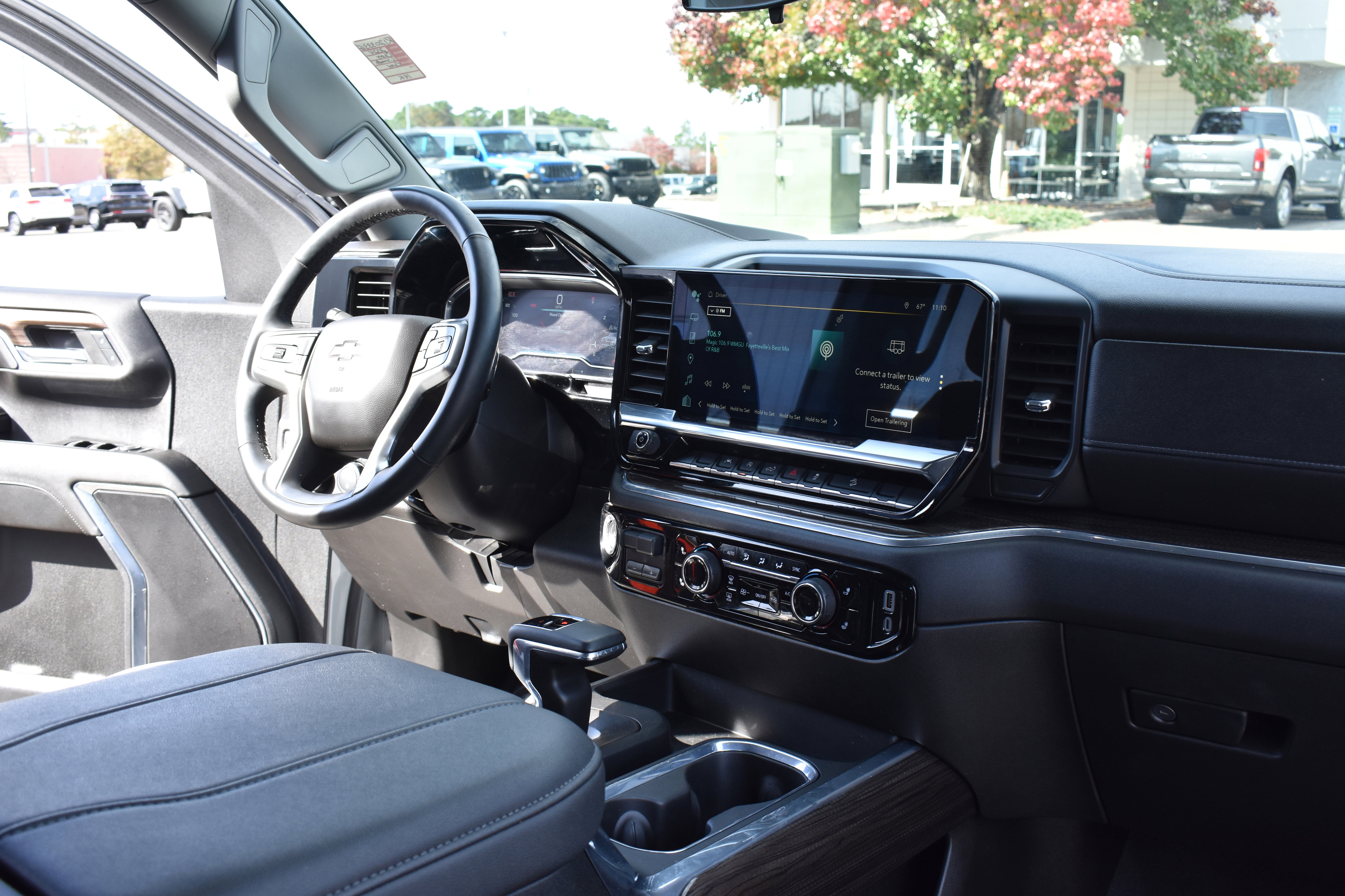 Used 2024 Chevrolet Silverado 1500 LT w/ Z71 Off-Road Package image 31