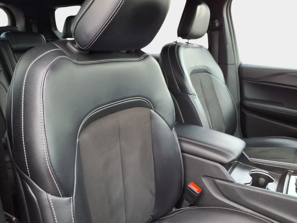 Certified 2024 Jeep Grand Cherokee L Laredo image 22