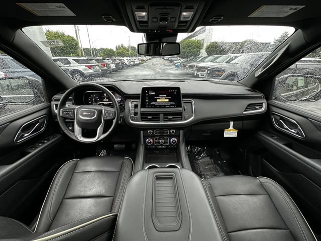 Used 2023 GMC Yukon SLT w/ SLT Premium Package AWD/4WD image 3