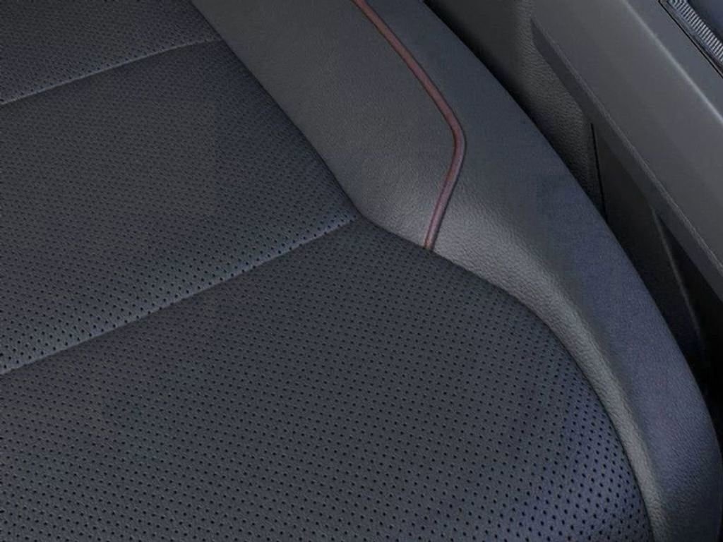 New 2025 Ford F250 Lariat image 32