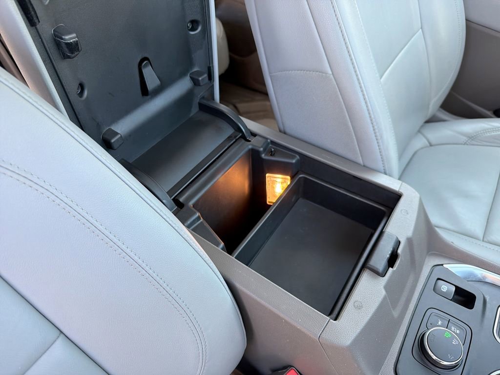 Used 2021 Chevrolet Traverse LT image 32