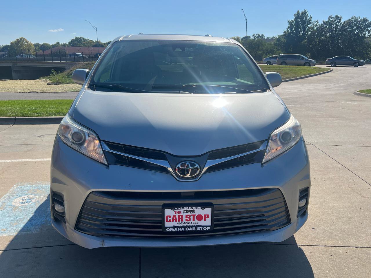 Used 2019 Toyota Sienna XLE Premium w/ Carpet Mat Package FWD image 3