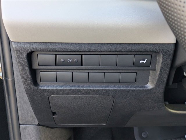 New 2025 Mitsubishi Outlander SE image 16