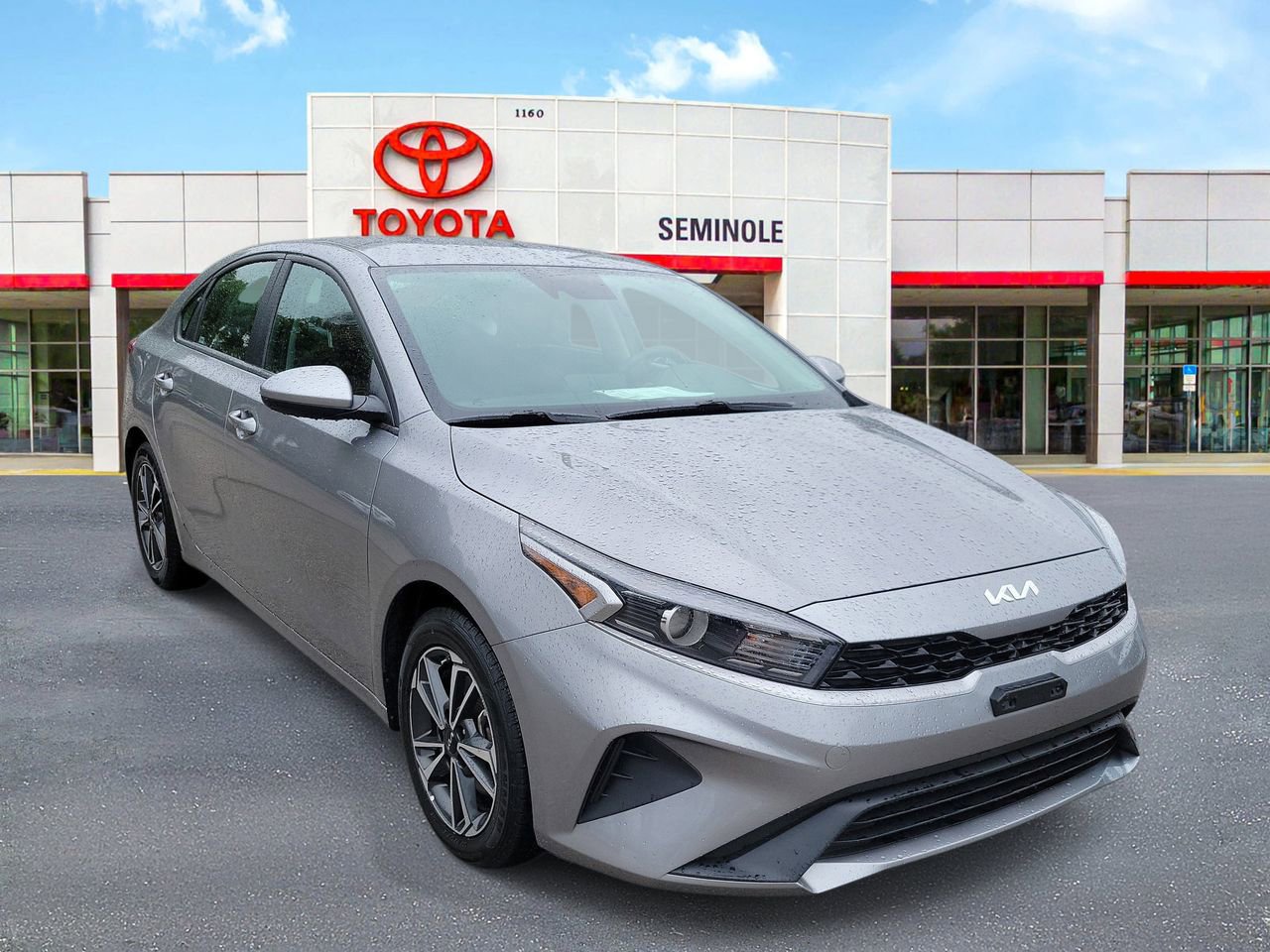 Used 2024 Kia Forte LXS image 2