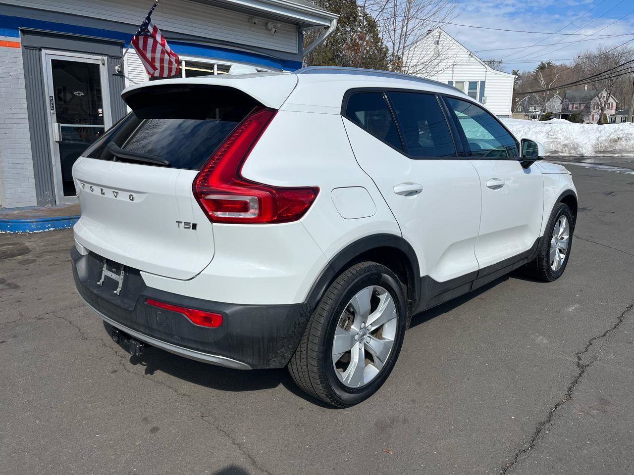 Used 2019 Volvo XC40 T5 Momentum image 5