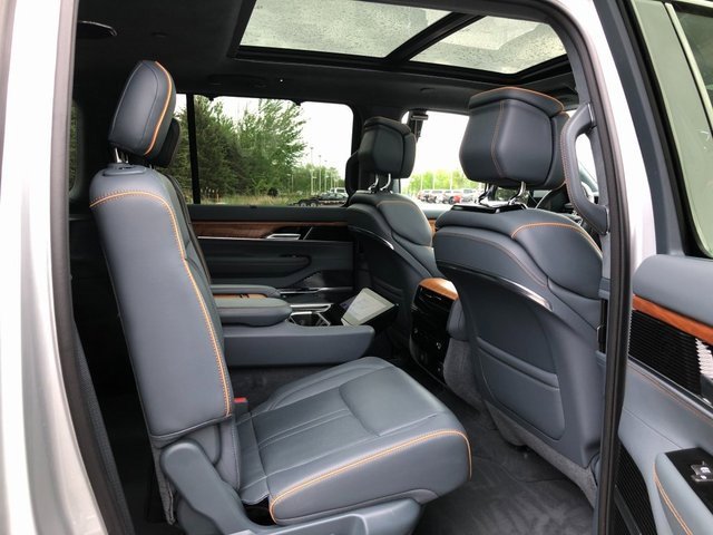 Used 2022 Jeep Grand Wagoneer Series II w/ Convenience Group III image 24