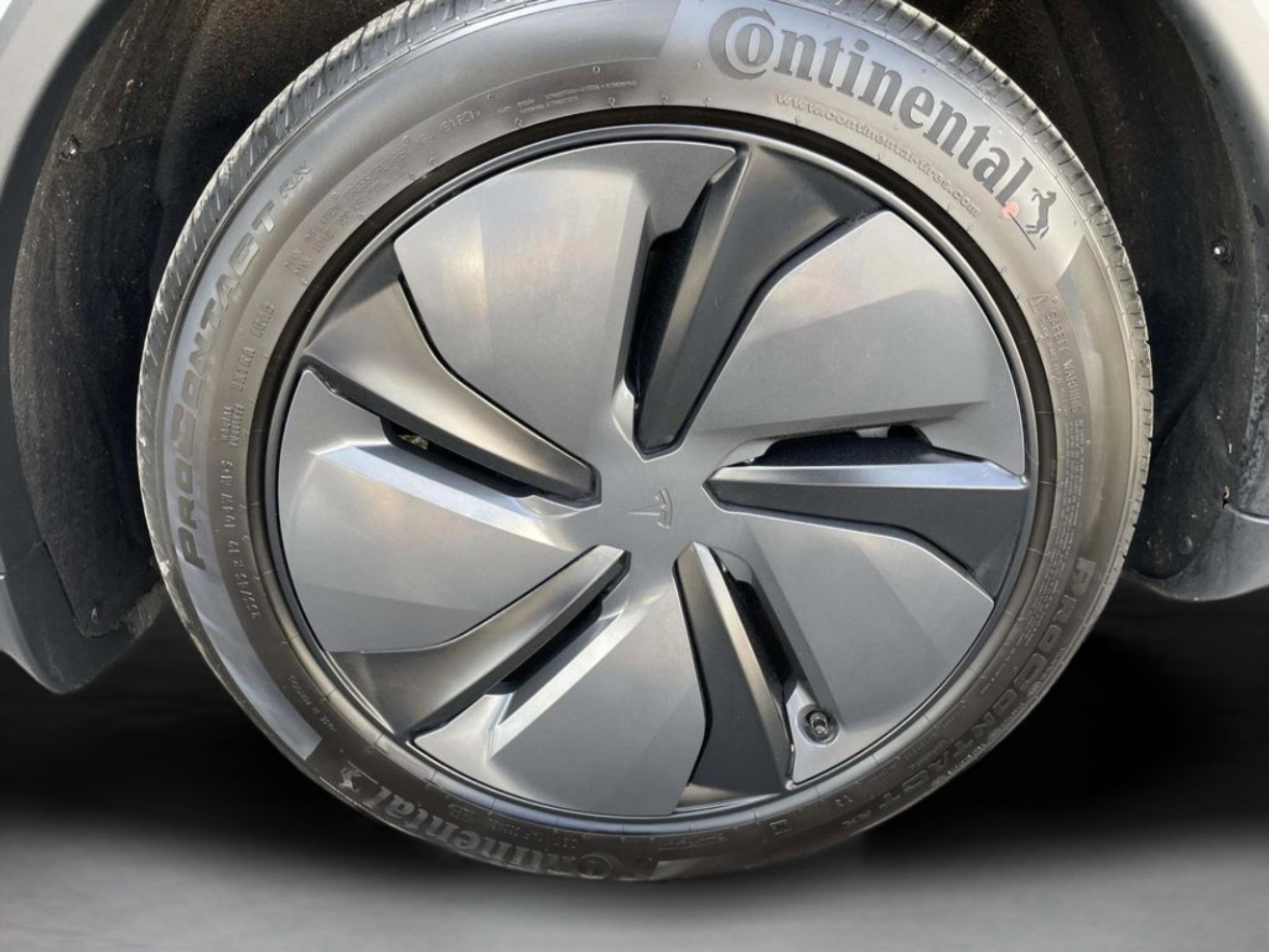 Used 2026 Tesla Model Y Long Range image 12