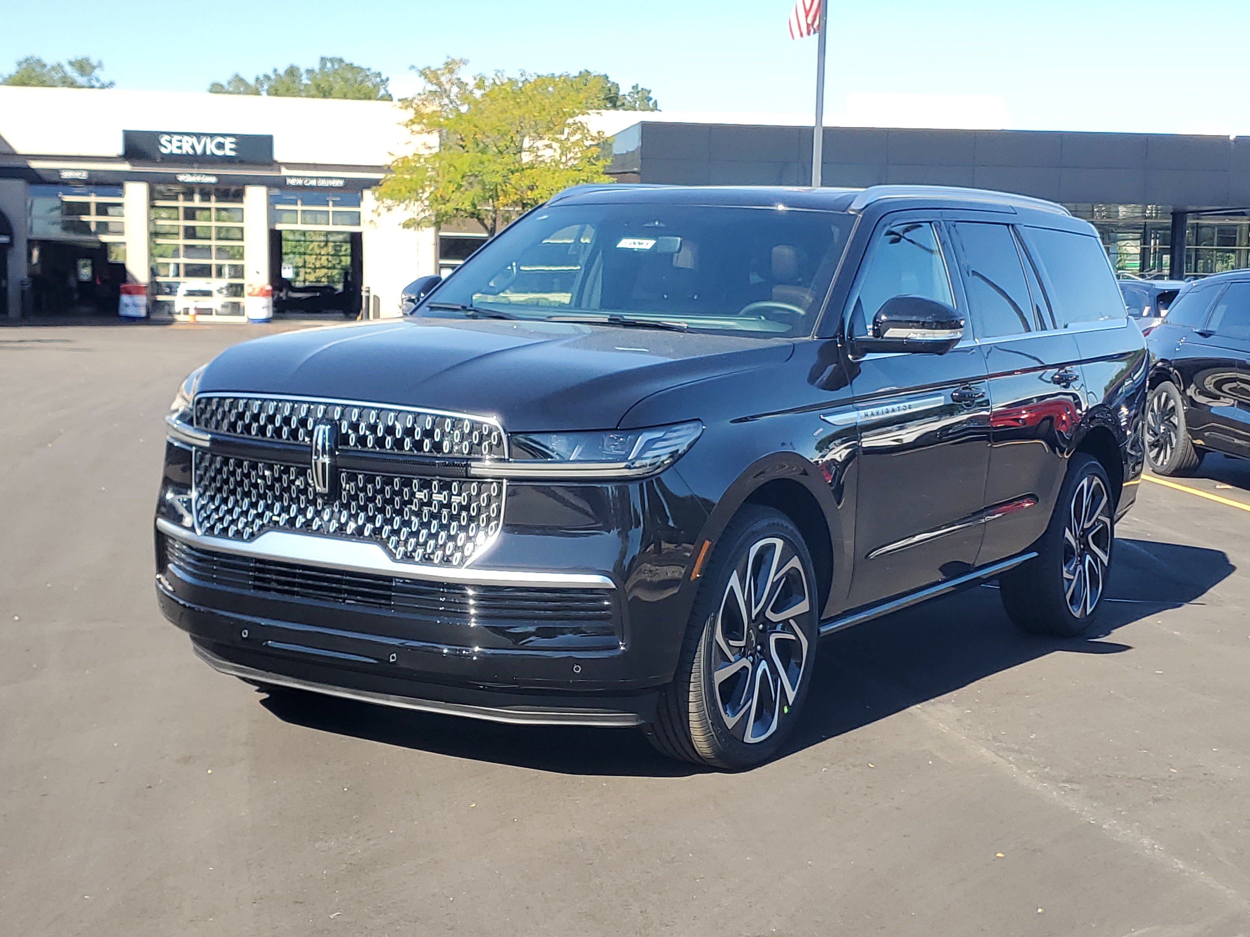 New 2027 Lincoln Navigator Reserve AWD/4WD image 2