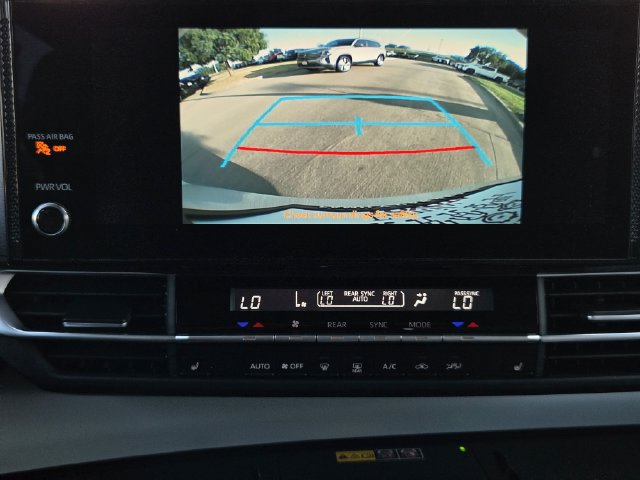 Certified 2025 Toyota Sienna XLE FWD image 16