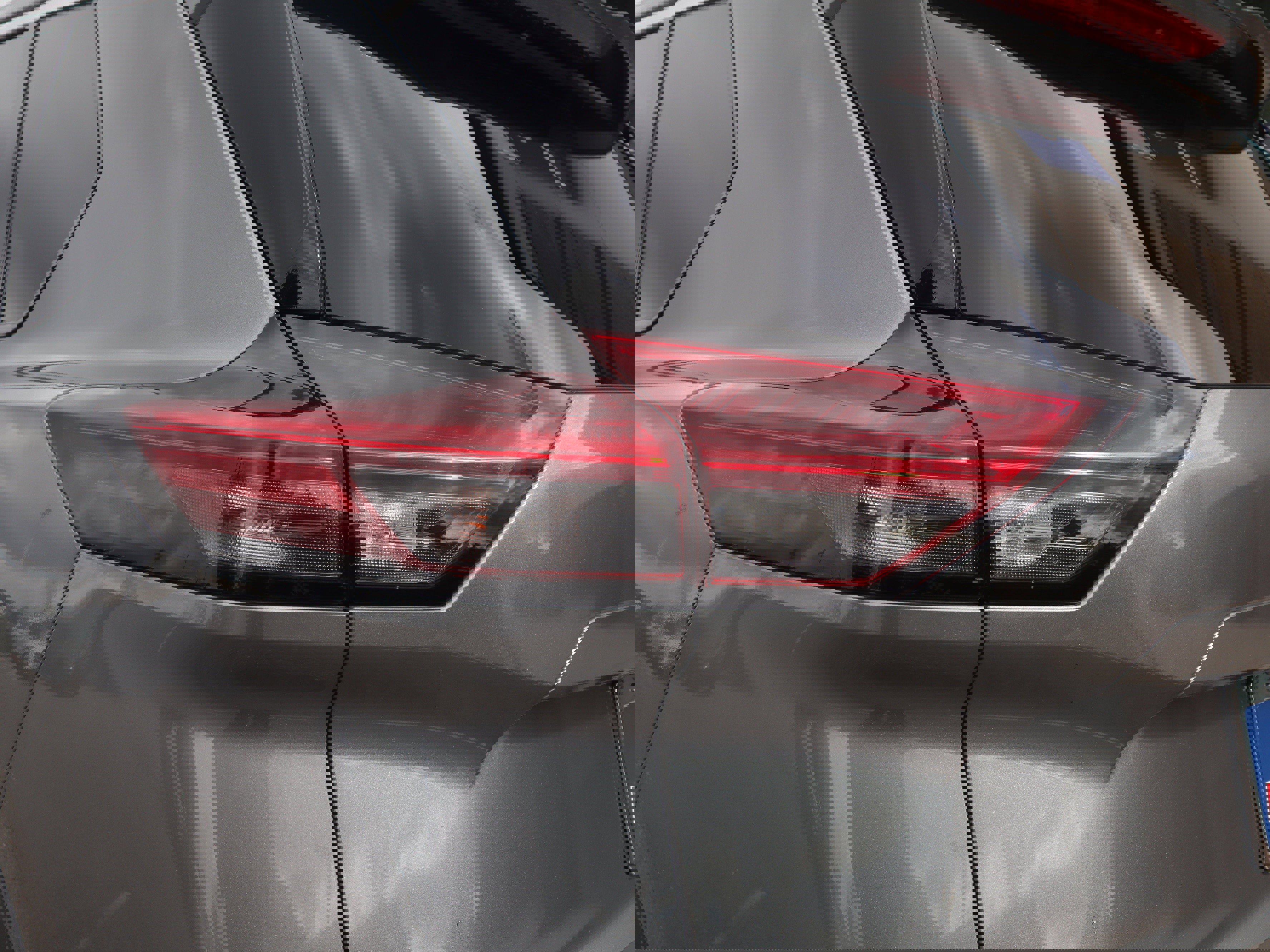 Used 2021 Nissan Rogue SV image 18