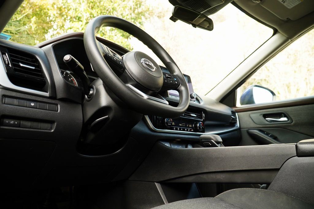 Used 2022 Nissan Rogue SV AWD/4WD image 11