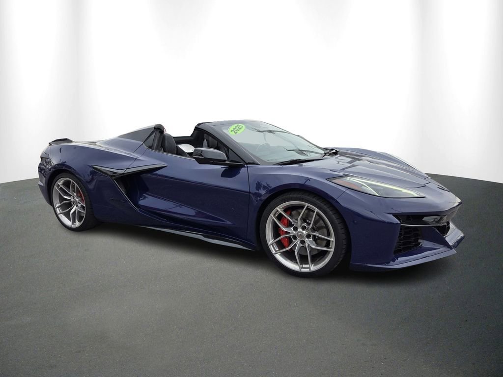 Used 2025 Chevrolet Corvette Z06 RWD image 2
