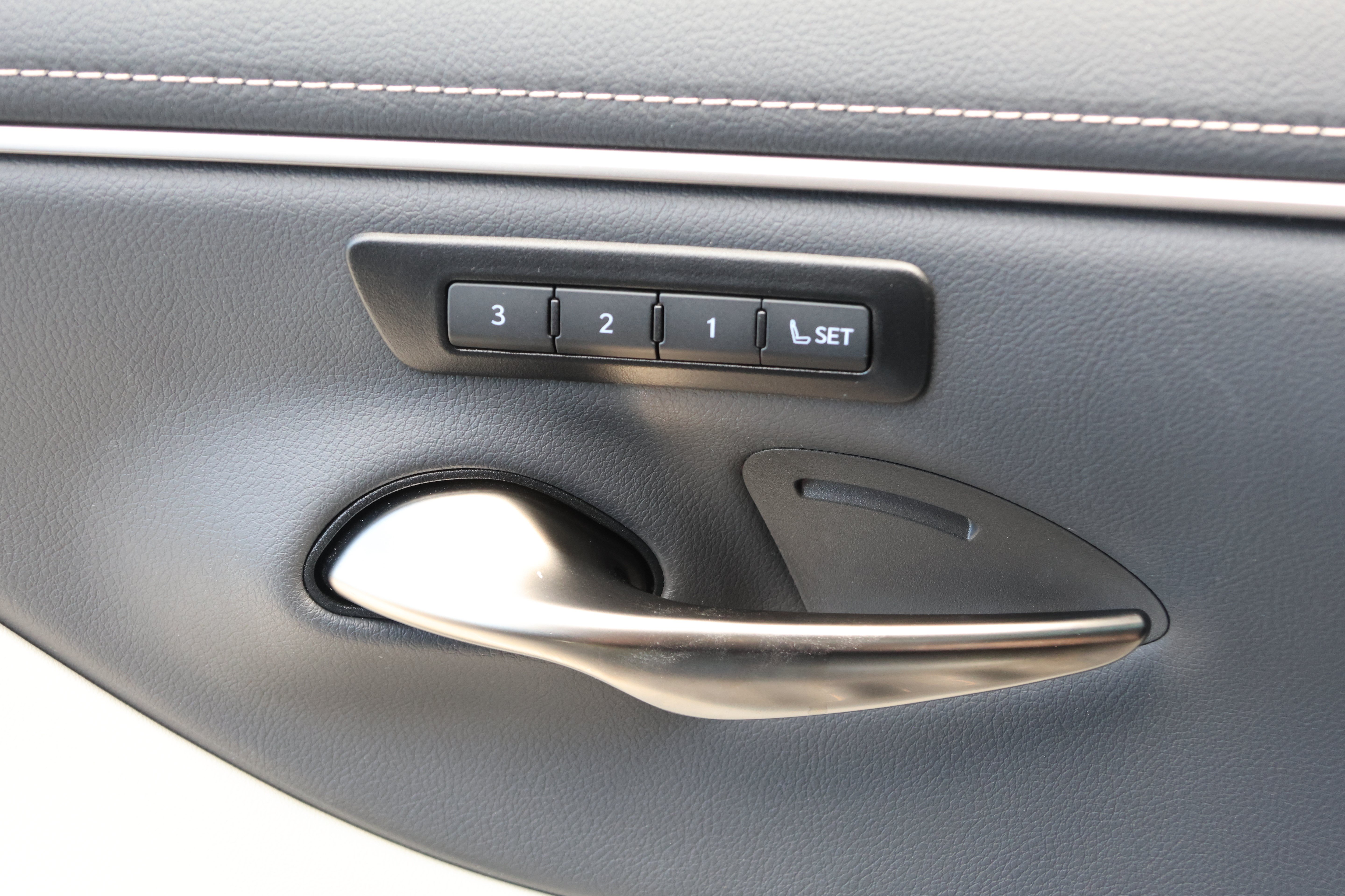 Certified 2025 Lexus ES 300h w/ Premium Package FWD image 13