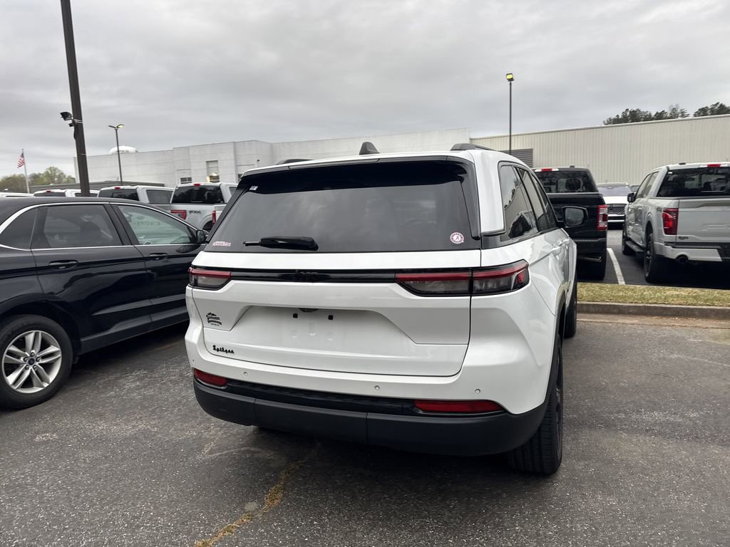 Used 2022 Jeep Grand Cherokee Altitude image 18