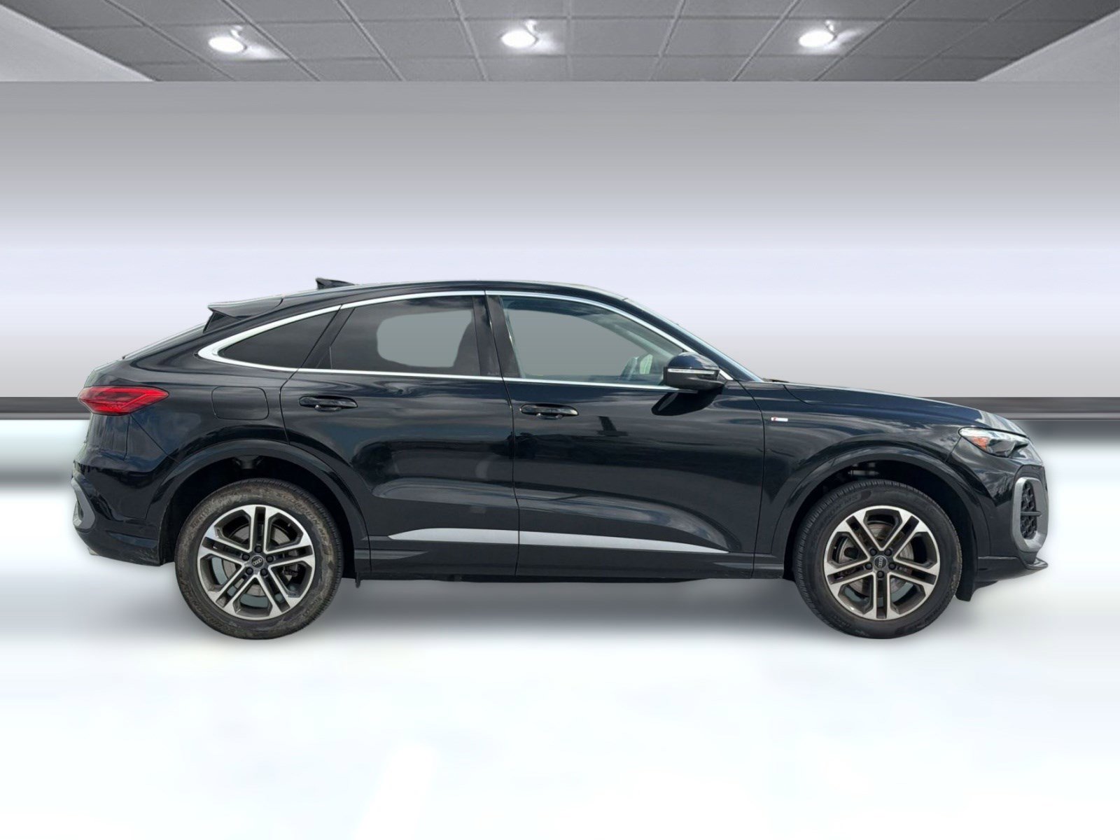 Certified 2025 Audi Q5 Premium Plus w/ Premium Plus AWD/4WD image 8