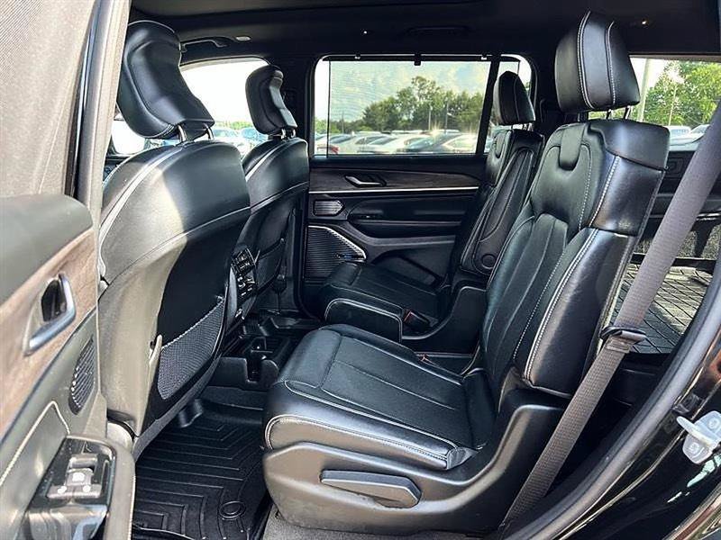 Used 2021 Jeep Grand Cherokee L Overland w/ Luxury Tech Group IV AWD/4WD image 44