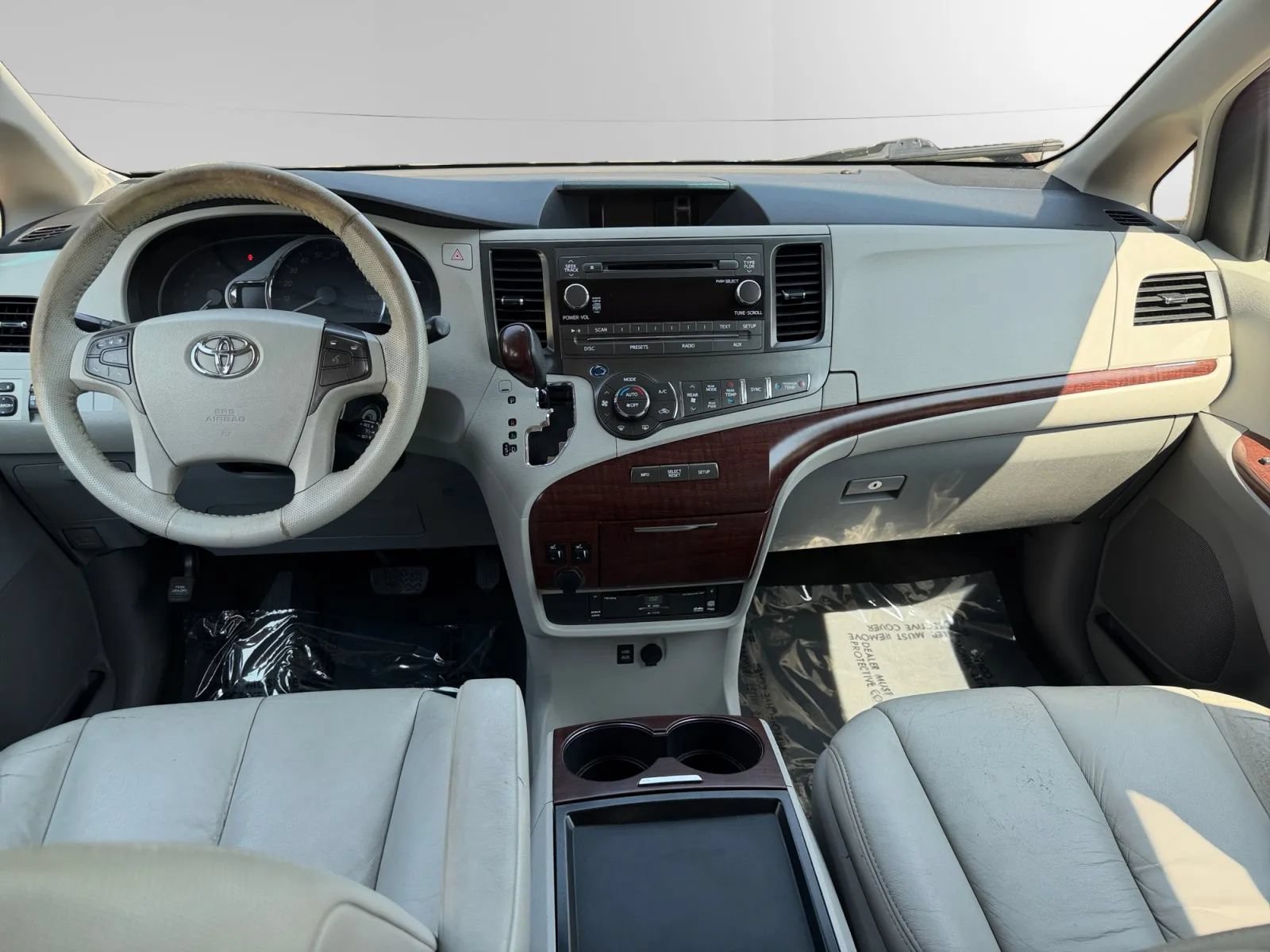 Used 2011 Toyota Sienna XLE w/ Entertainment Pkg FWD image 10