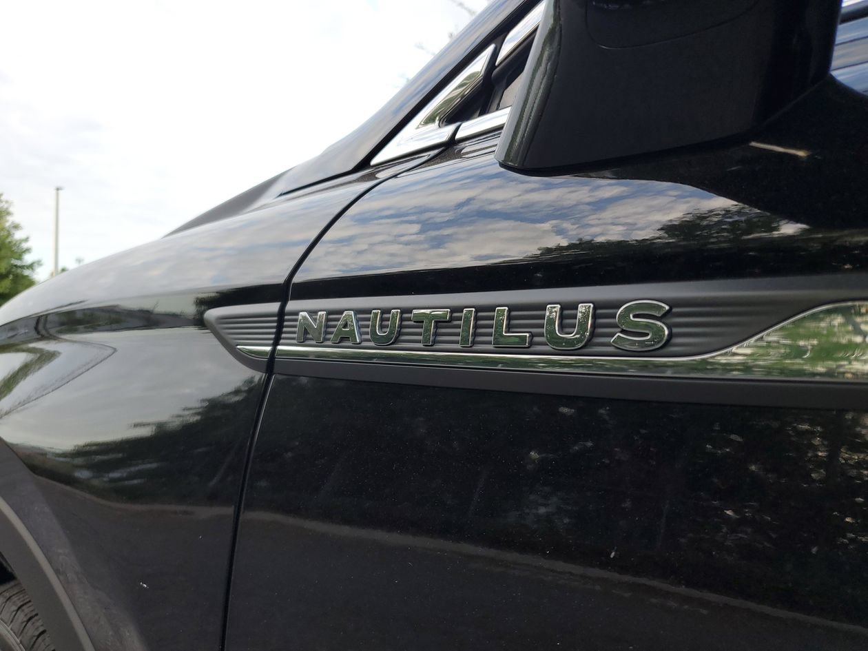 Used 2023 Lincoln Nautilus Reserve AWD/4WD image 7