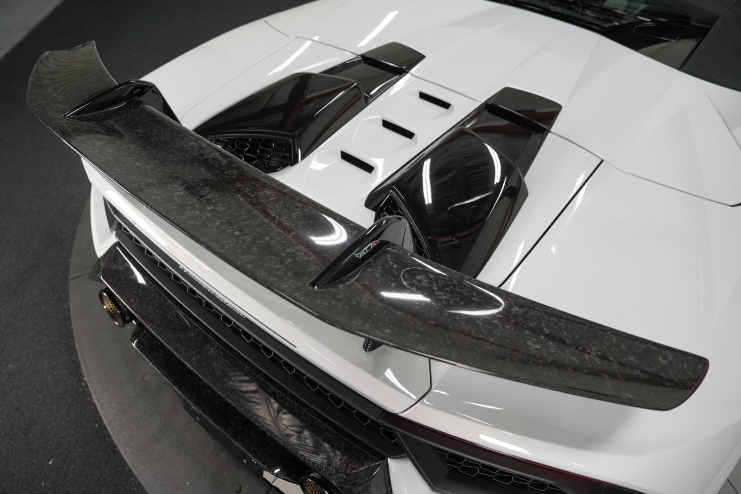 Used 2018 Lamborghini Huracan Performante AWD/4WD image 23