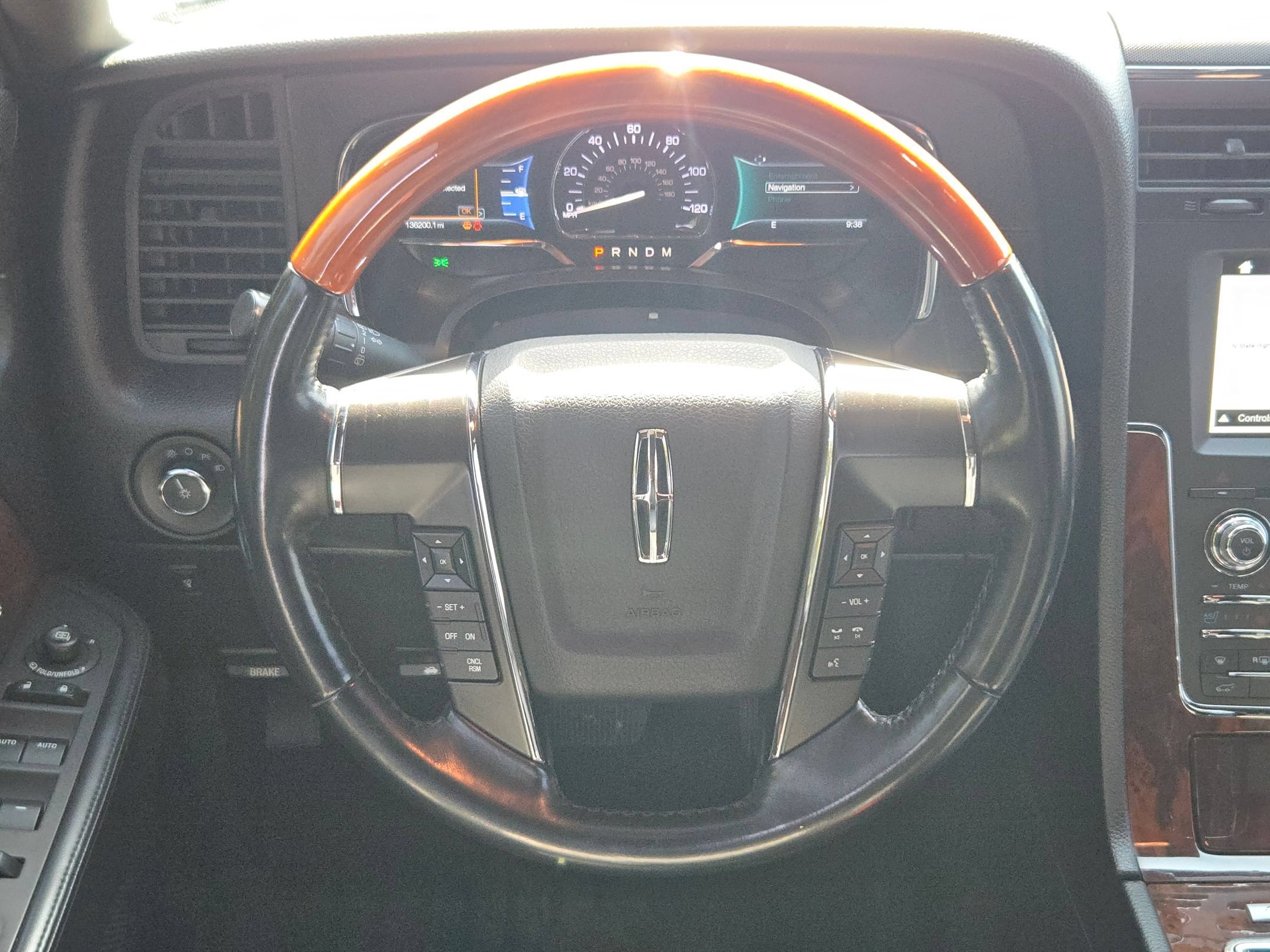 Used 2016 Lincoln Navigator Select RWD image 19