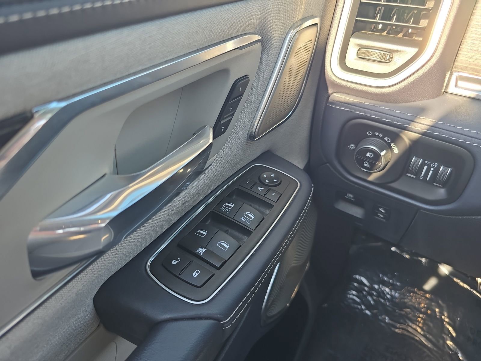 Used 2023 RAM 1500 Limited image 23