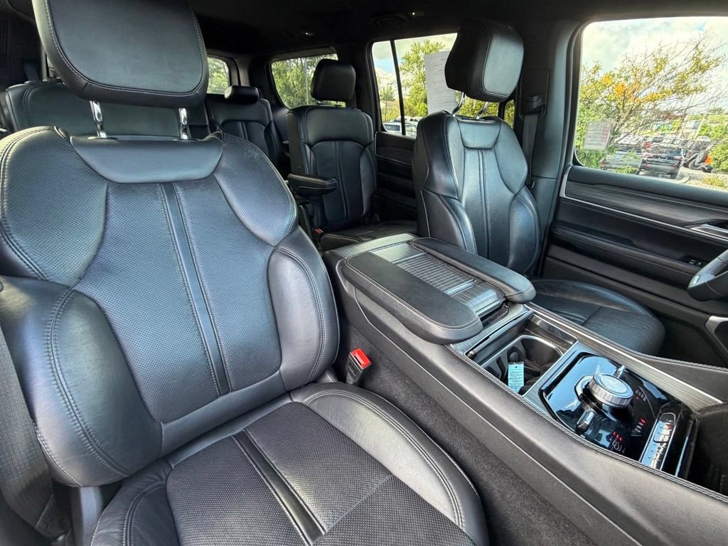 Used 2024 Jeep Wagoneer Series III AWD/4WD image 14