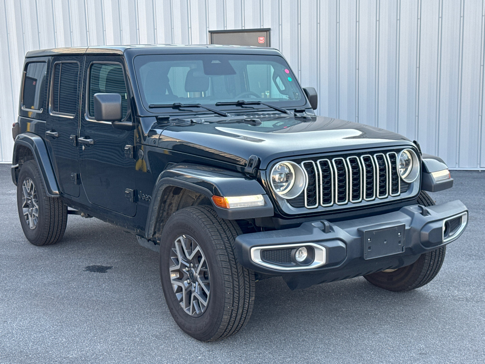 Used 2026 Jeep Wrangler Unlimited Sahara AWD/4WD image 3