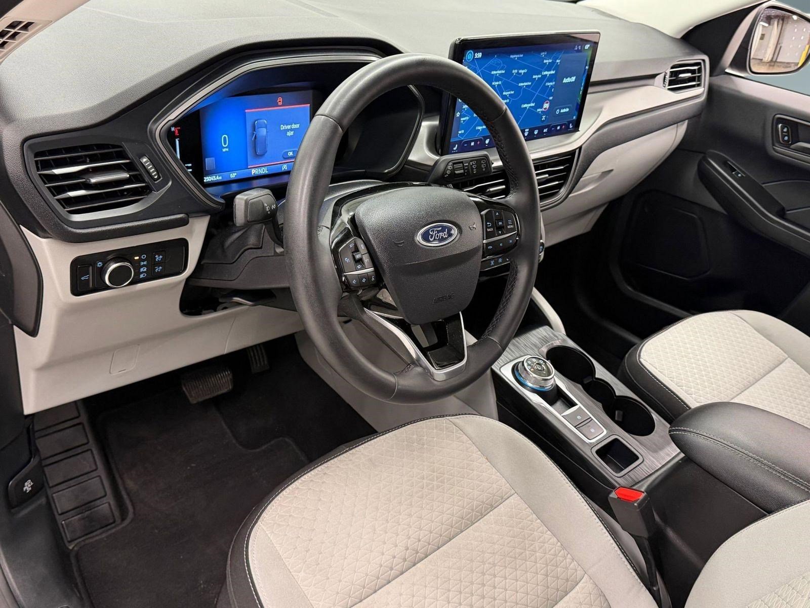 Used 2023 Ford Escape Active w/ Tech Pack #1 AWD/4WD image 3