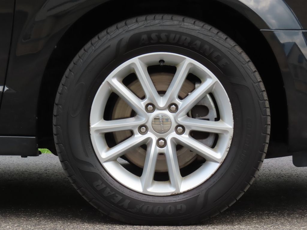 Used 2019 Dodge Grand Caravan SXT FWD image 12