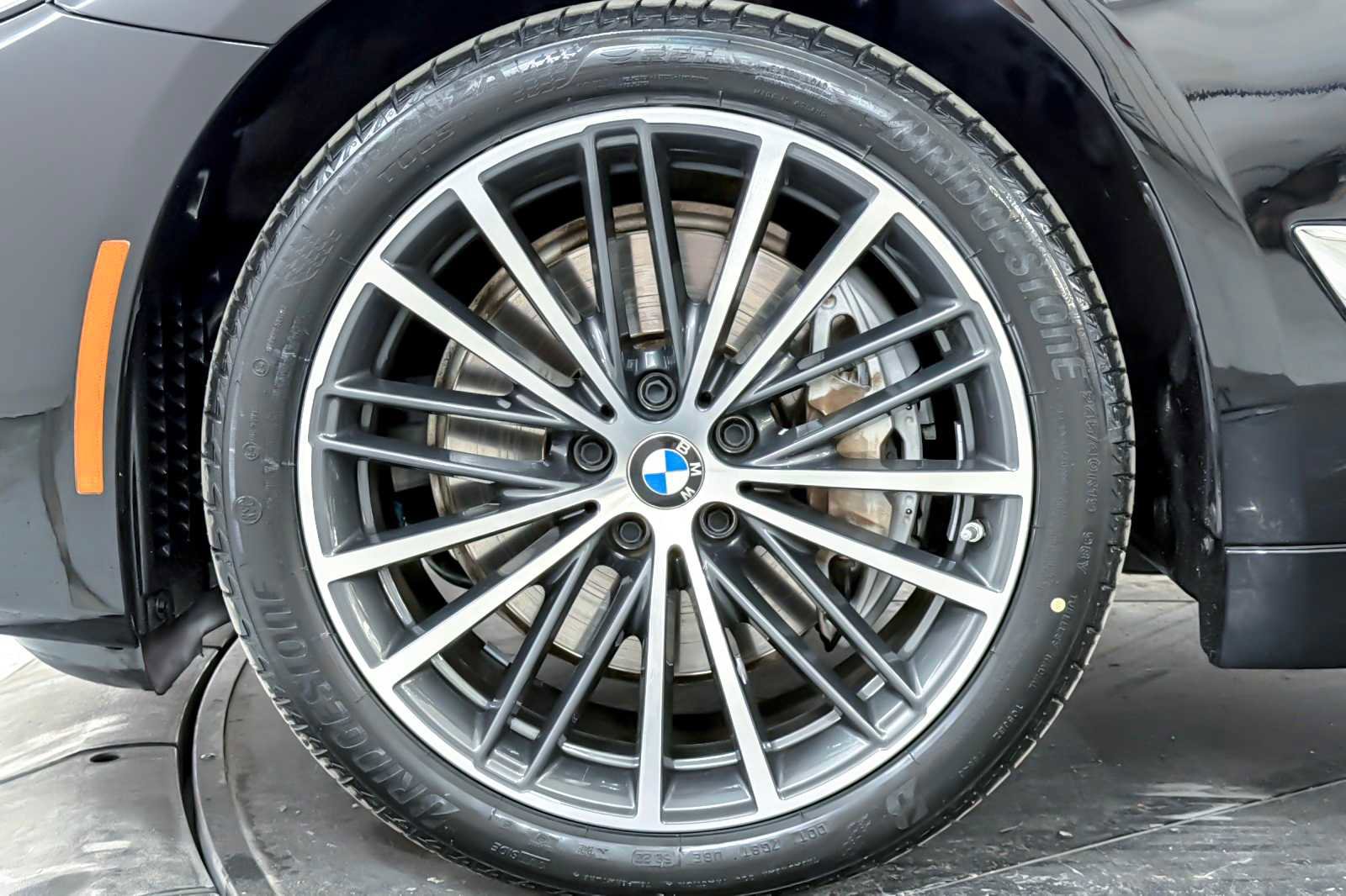 Used 2023 BMW 540i w/ Convenience Package image 26