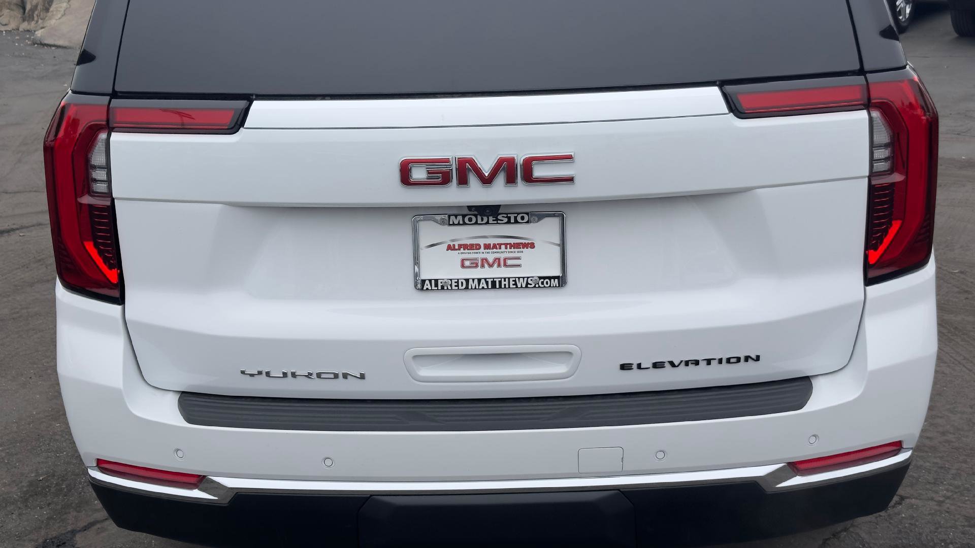 New 2026 GMC Yukon XL Elevation image 5