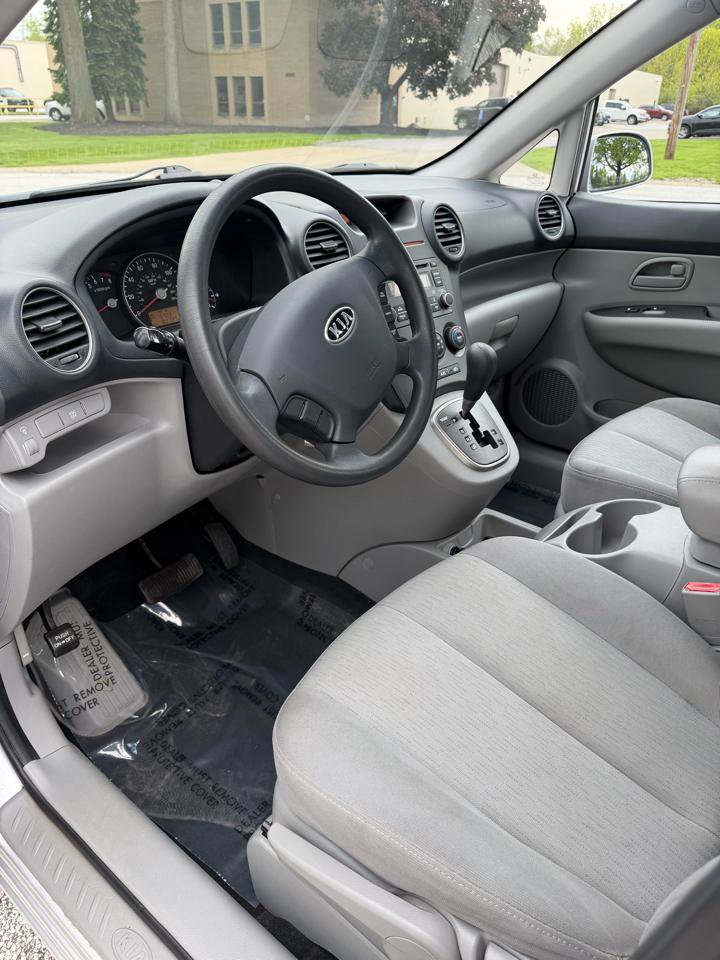 Used 2008 Kia Rondo LX FWD image 9