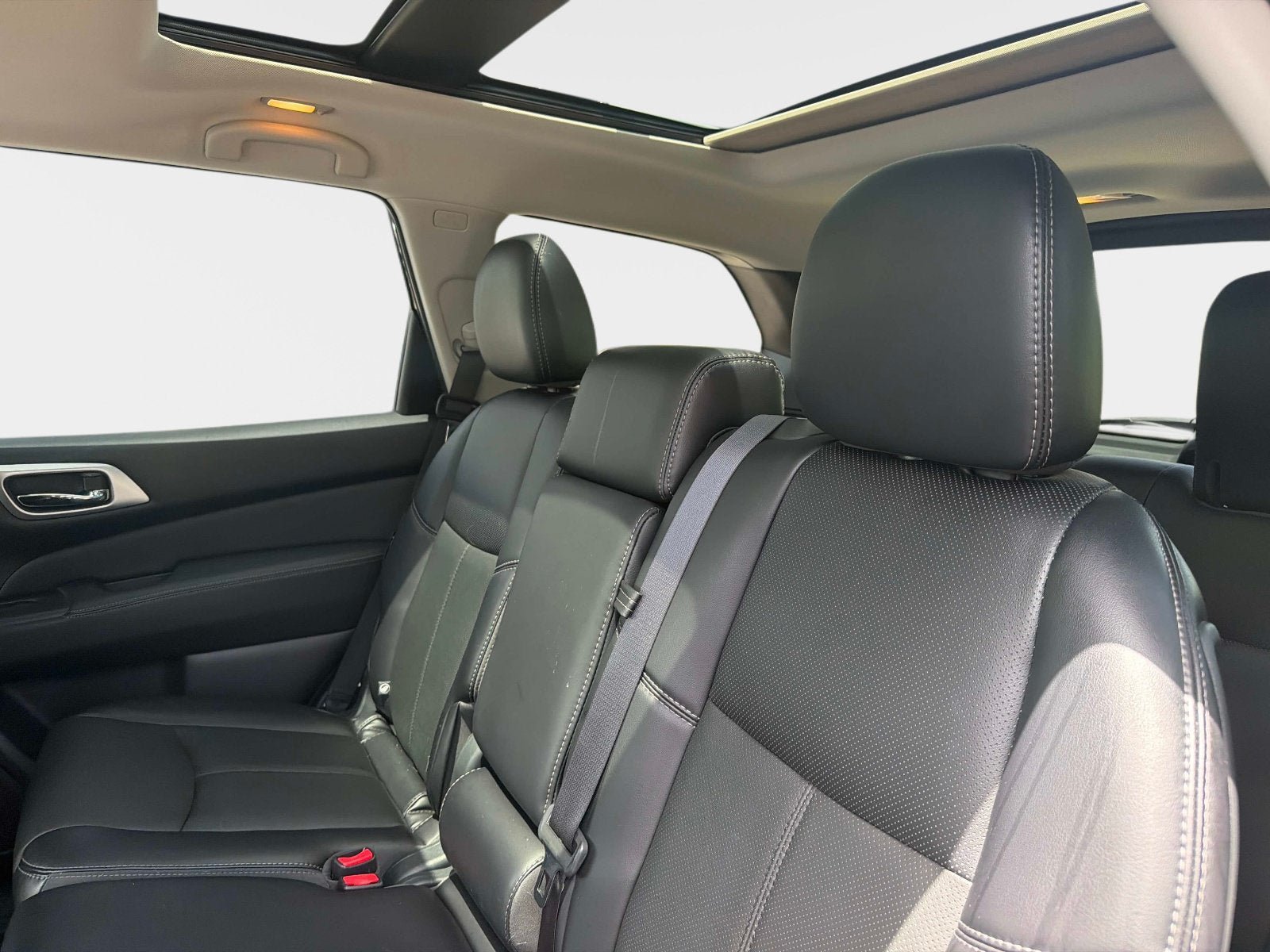 Used 2020 Nissan Pathfinder Platinum AWD/4WD image 18