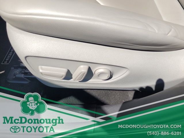 Used 2021 Toyota Highlander XLE image 22