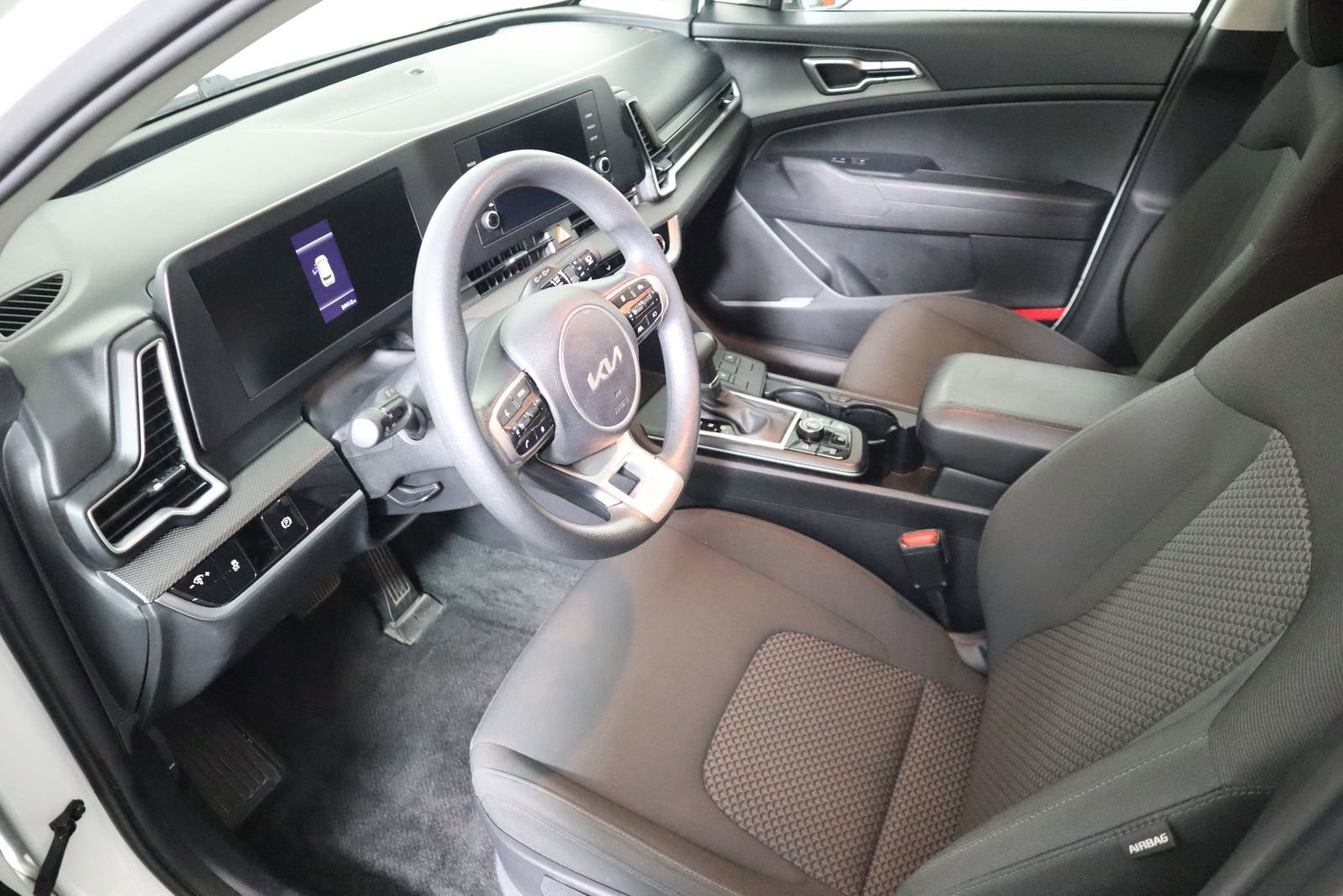 Used 2023 Kia Sportage LX image 29