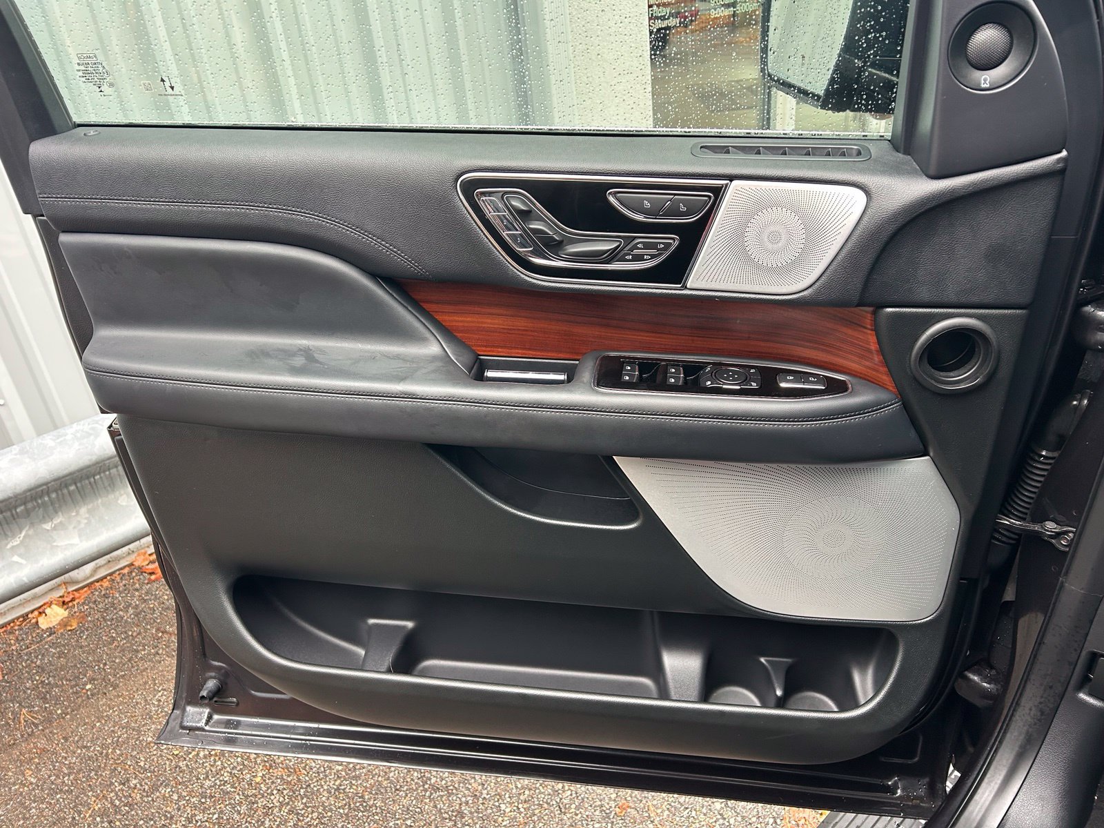 Used 2024 Lincoln Navigator Reserve AWD/4WD image 13