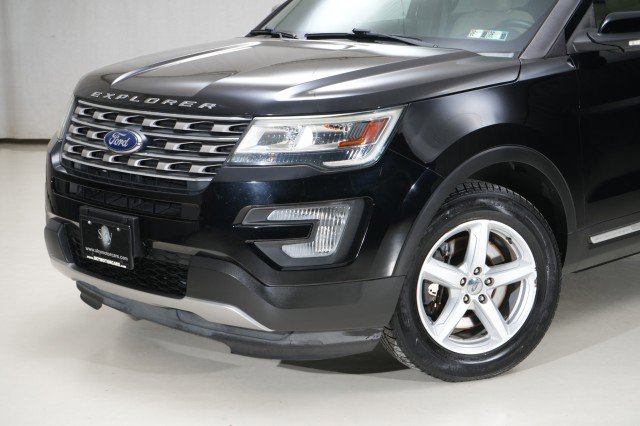 Used 2017 Ford Explorer XLT w/ Equipment Group 201A image 6