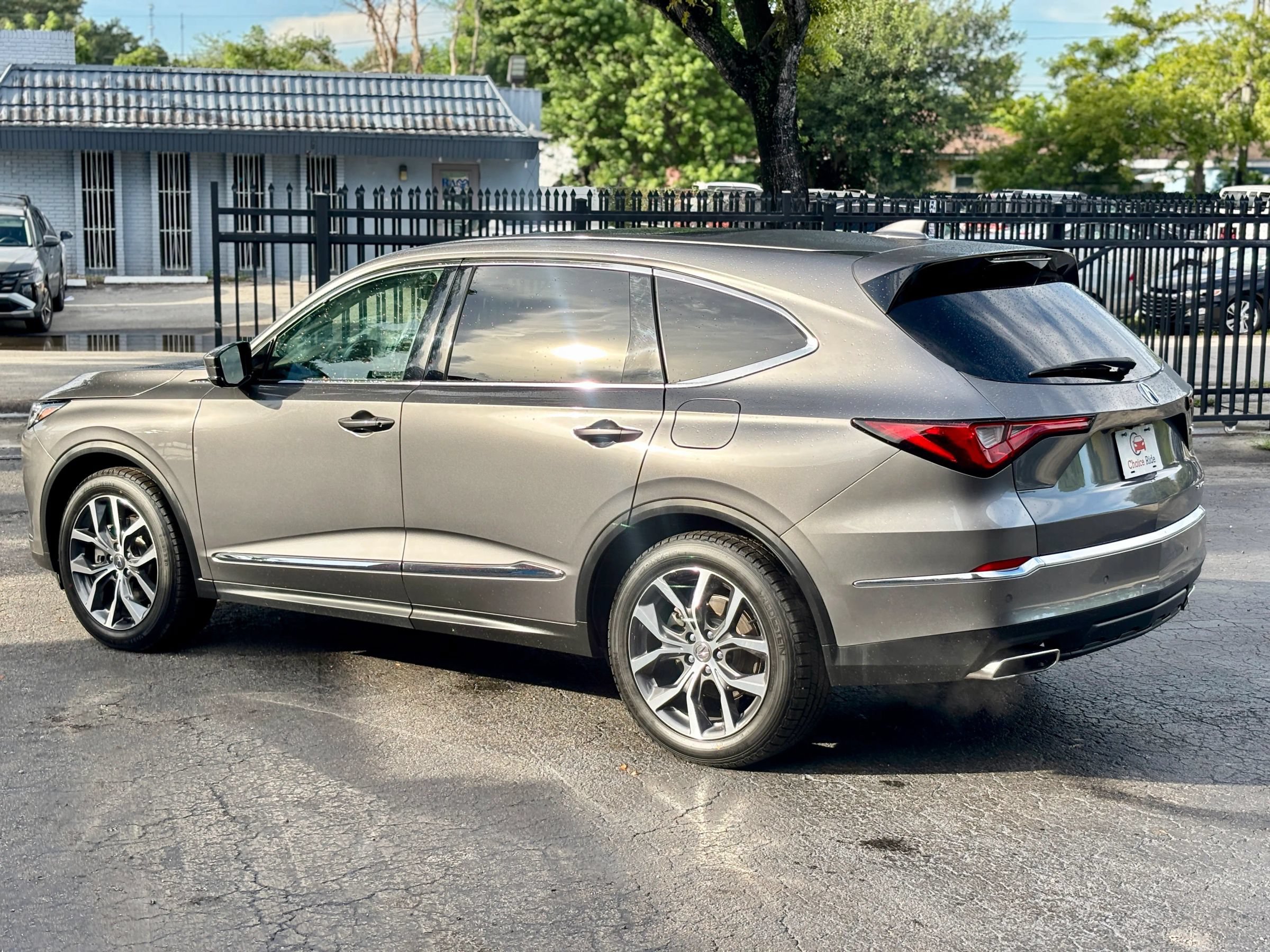 Used 2022 Acura MDX w/ Technology Package AWD/4WD image 4