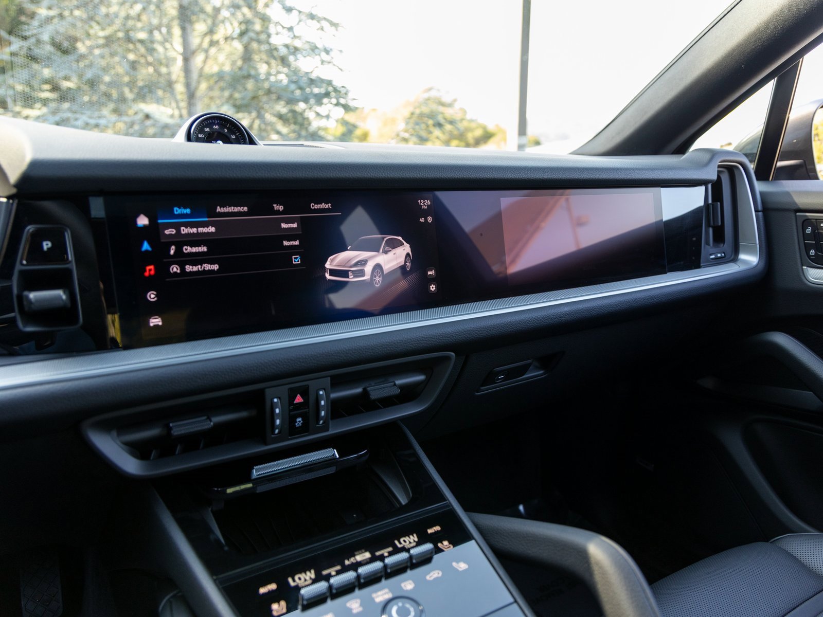 Certified 2025 Porsche Cayenne Coupe image 36