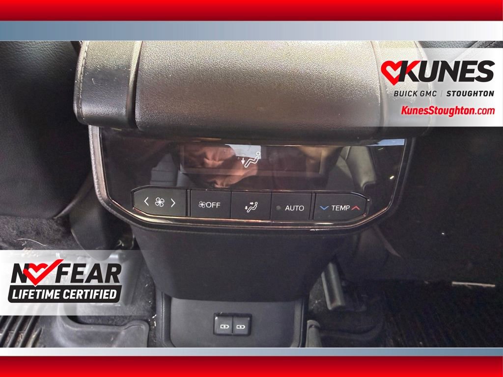 Used 2023 Toyota Highlander XLE image 30